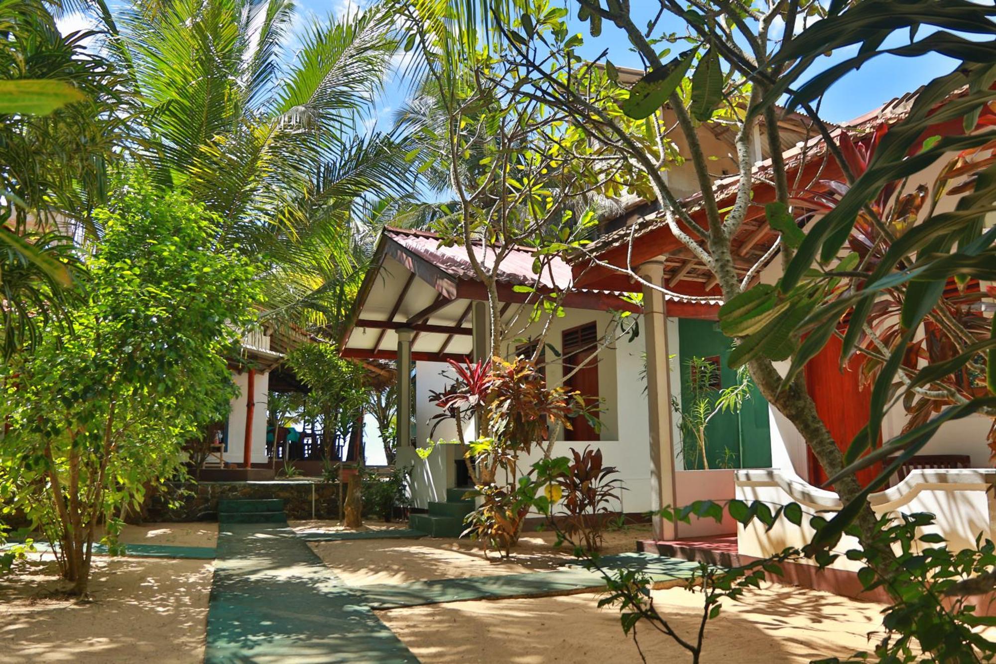 Panorama Rock Cafe Bed & Breakfast Tangalle Exterior foto
