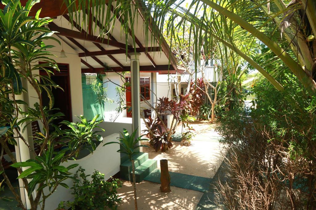Panorama Rock Cafe Bed & Breakfast Tangalle Exterior foto