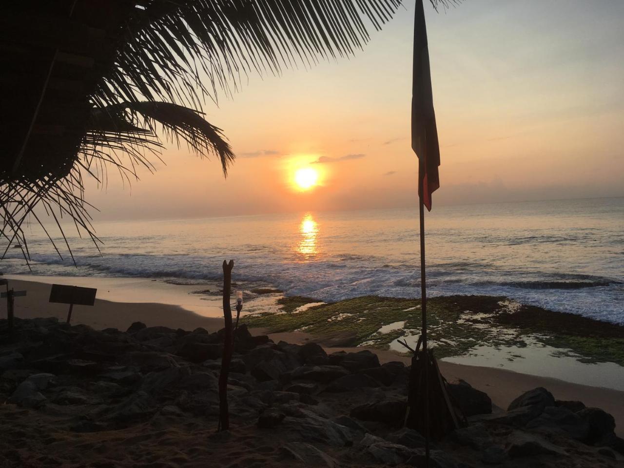 Panorama Rock Cafe Bed & Breakfast Tangalle Exterior foto